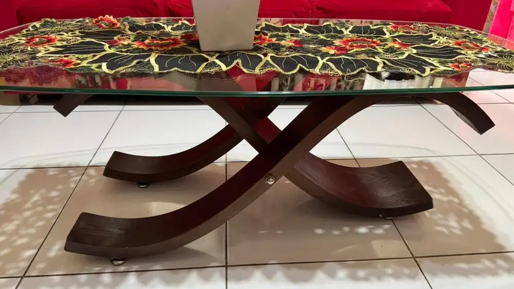 Meja tamu kaca kayu