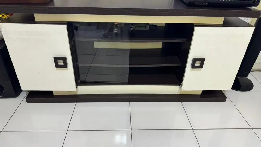 Graver Meja TV CRD 2687