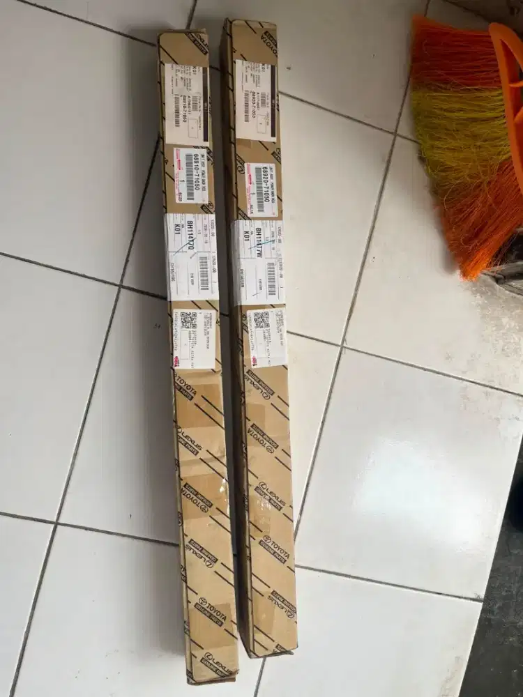 Shock Bagasi Elektrik Original Toyota Fortuner VRZ / GR Sport 1 Set