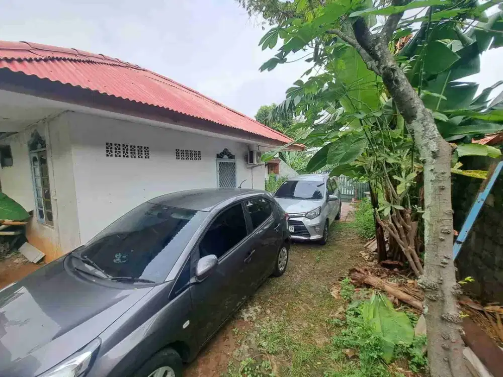 Rumah ada kost nya di jaul Cepat di  kedoya jakarta selatan
