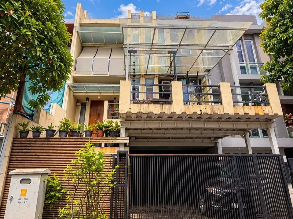 Town House modern bangunan besar lokasi strategis di pondok indah jakarta selatan 19454 BS