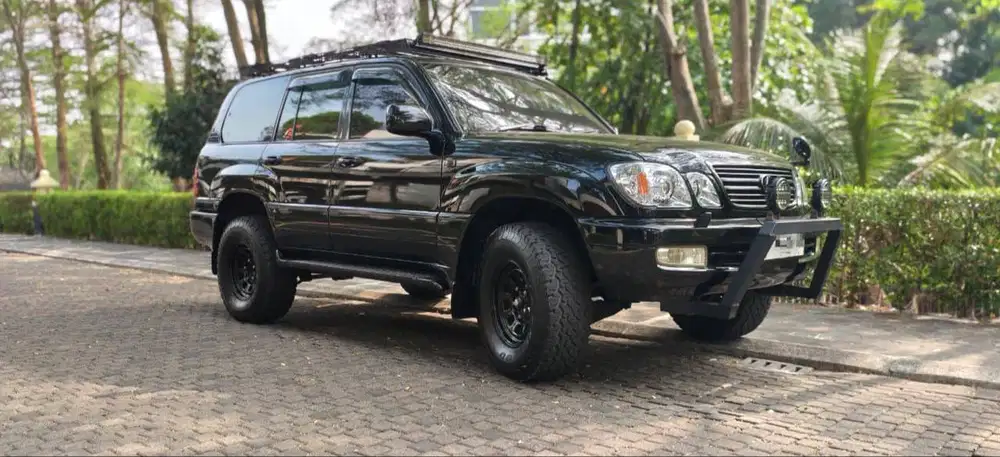TOYOTA LAND CRUISER CYGNUS 2000 Black on Beige low km LC Cygnus v8 bu