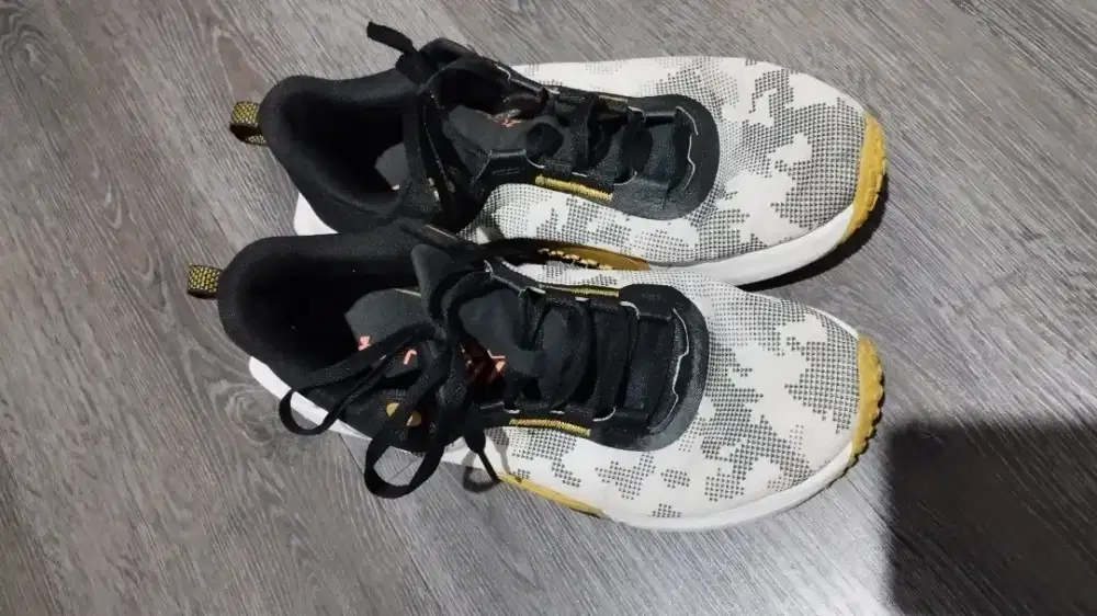 Sepatu Under Armour BU banget