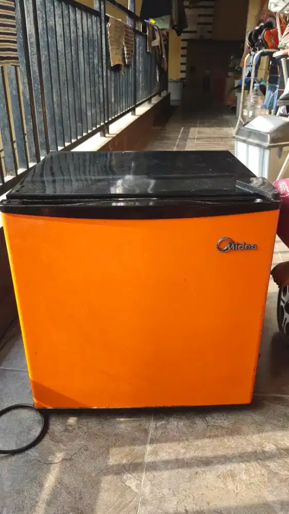 Dijual kulkas mini & mesin cuci mini