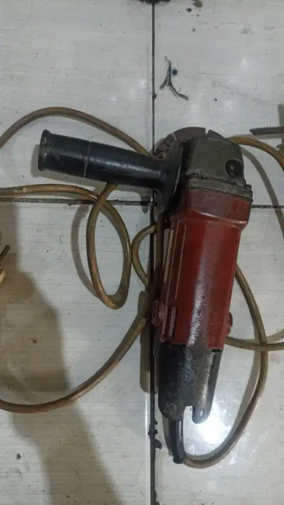 Gerinda tangan maktec mt 90