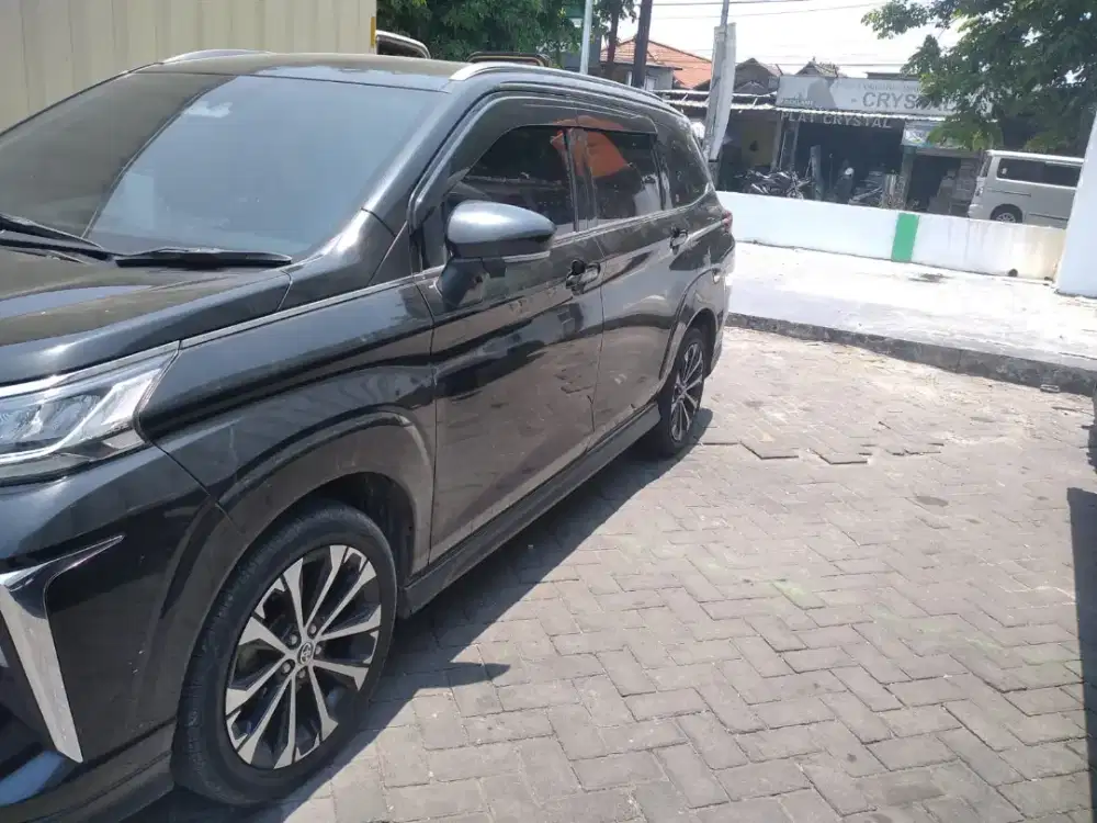 Rental Sewa Mobil Toyota Innova Zenix  RA PUTRA MANDIRI TRANS Surabaya