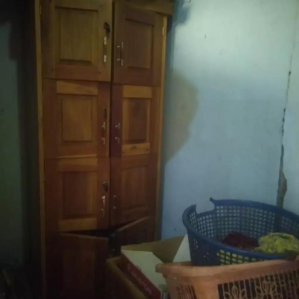 Lemari kayu 4 pintu