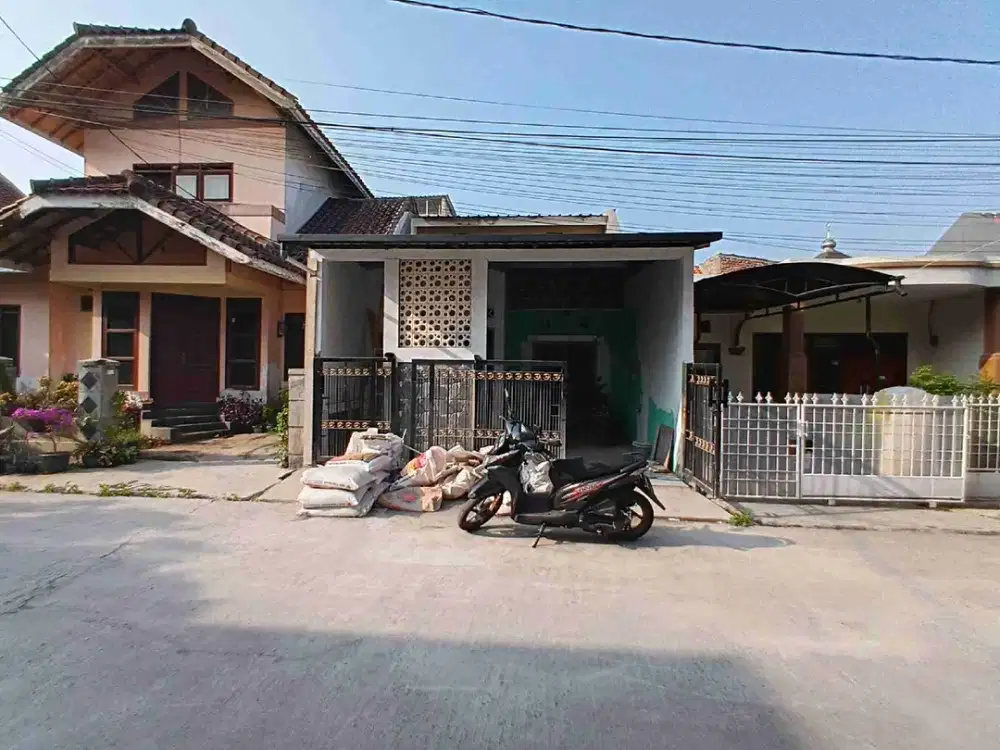 Rumah 1,5 lantai lokasi di dekat alun-alun Cimahi