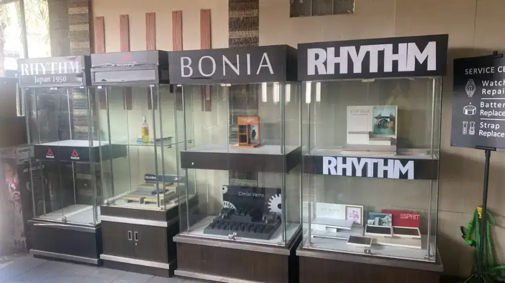Dijual Etalase Display  Kondisi sangat  ada 4pcs