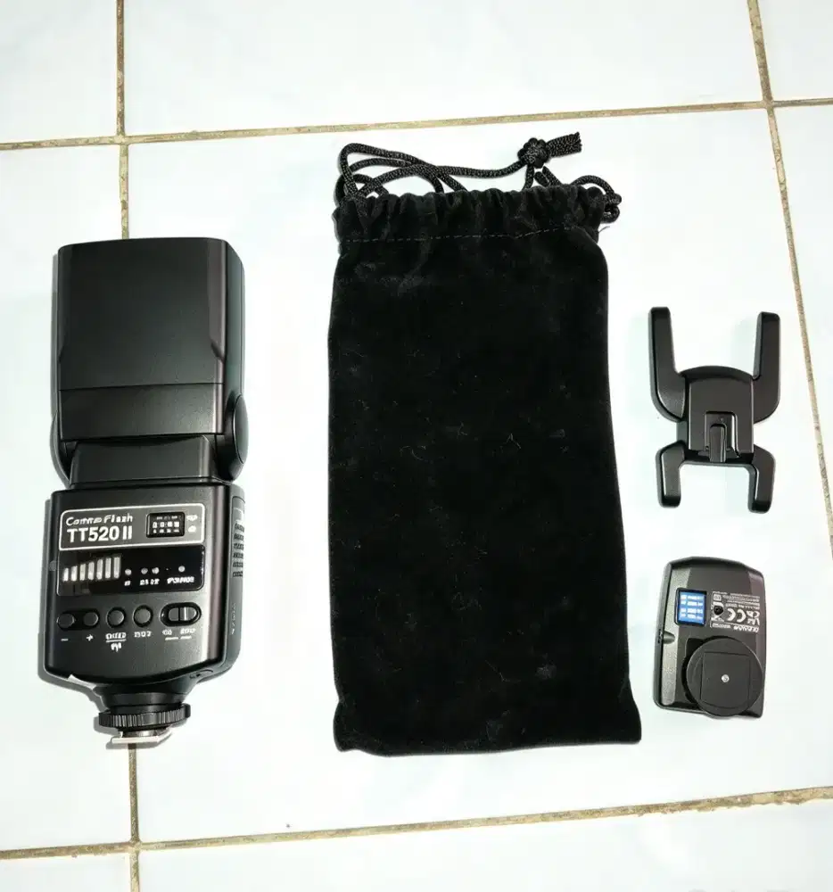 Dijual cepat FLASH GODOX TT520 II
plus Trigger, Hotshoe Universal