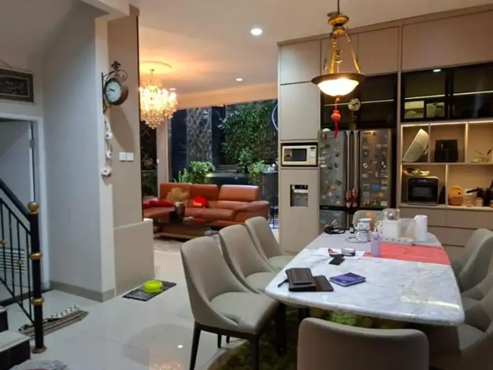 Rumah Rapi Taman Kosmos Komplek Khusus 2,5 Lantai Include Furnished