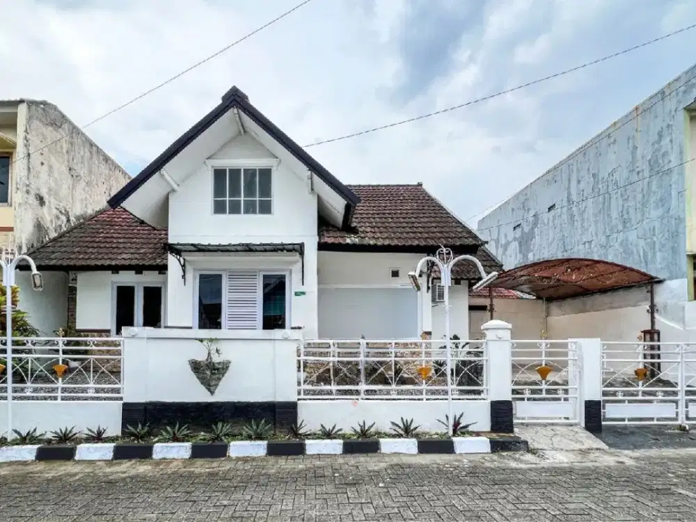 SEWA RUMAH DEKAT UII DALAM PERUMAHAN - LL