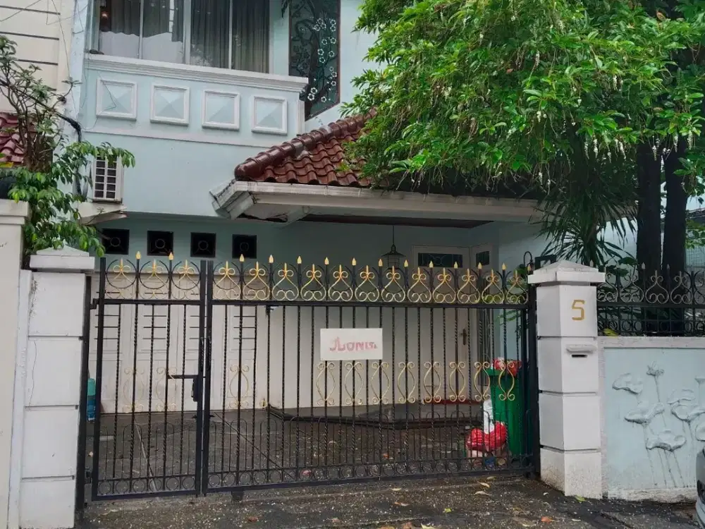 Rumah Gandaria Kebayoran Baru dengan Enam Kamar Tidur