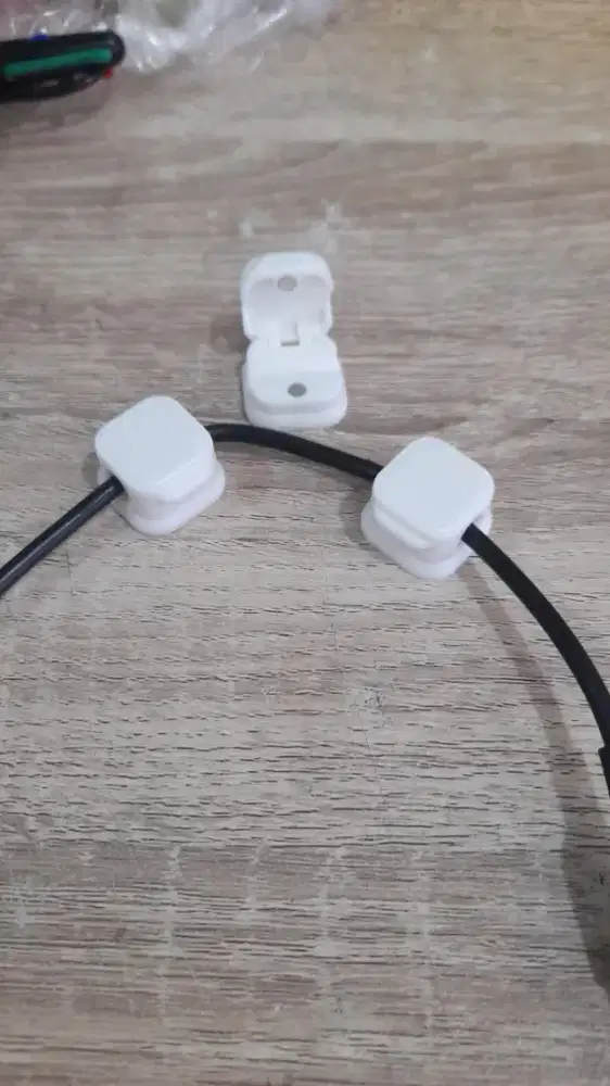 Cable Holder / Penjepit Kabel