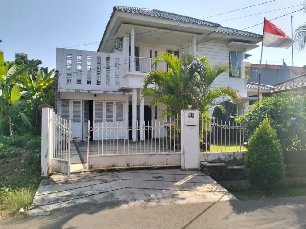 Rumah Bukit Cirendeu, Tanah Luas dan Dua Master Bedroom