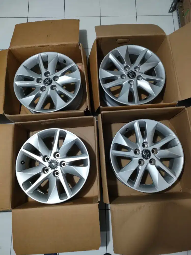 Di jual velg Innova reborn r16 like new