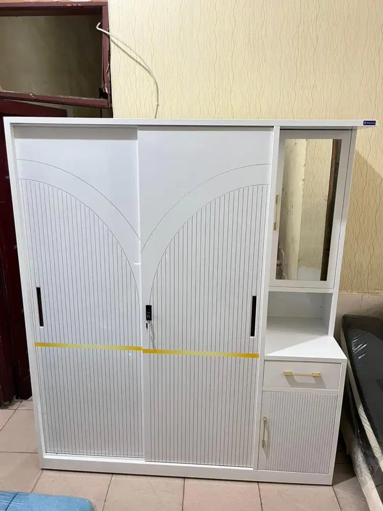 Lemari plat besi