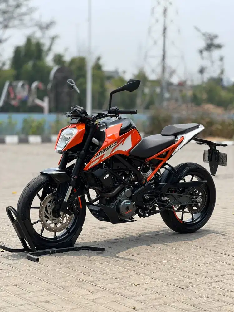 KTM DUKE 250 ABS 2017 ORANGE KM 2K PAJAK PANJANG SIAP GAS JAUH