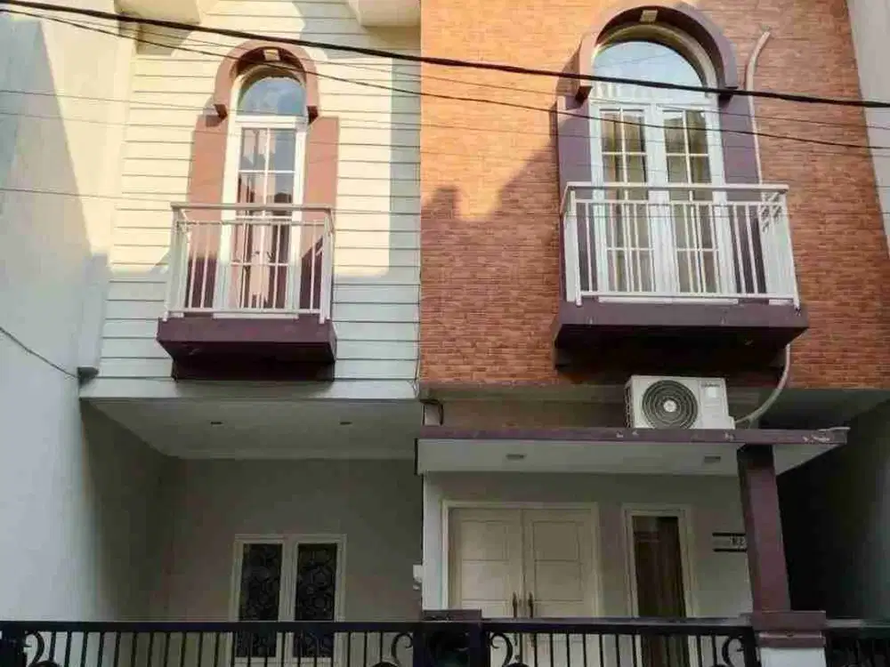 Disewakan  Rumah Modern Semi Furnished Di Jalan Ikan-Ikan Borobudur Kota Malang