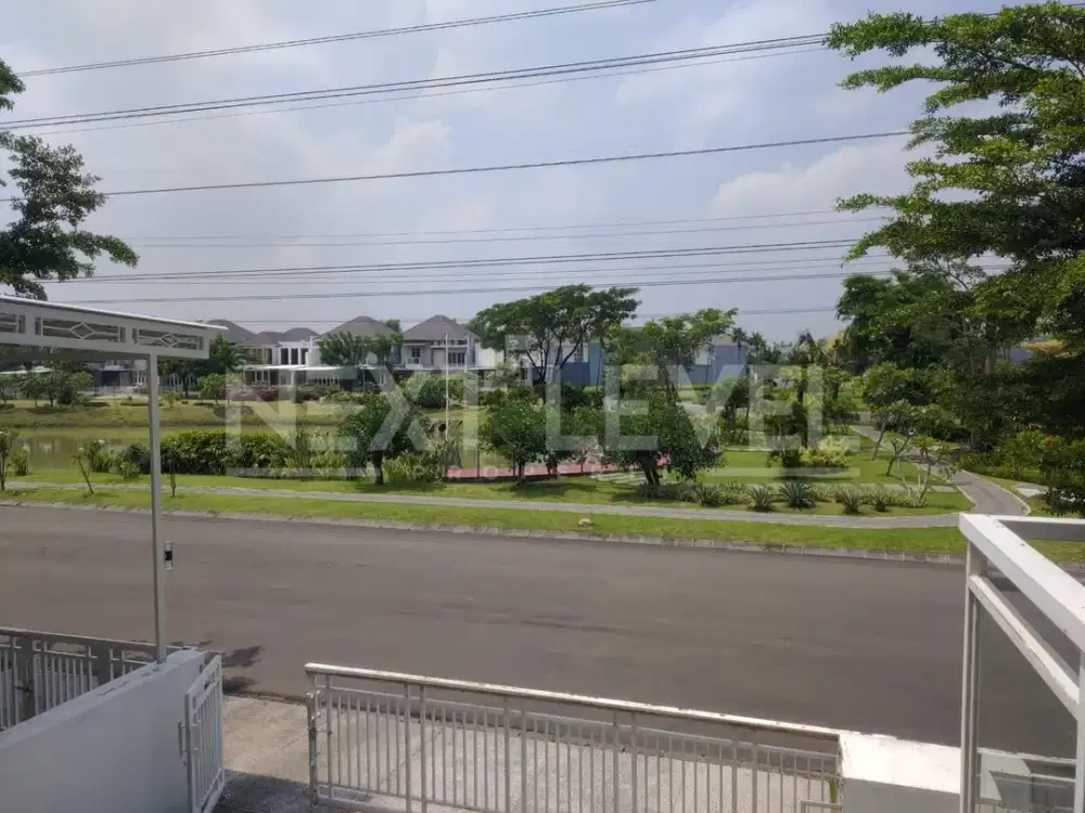 Dijual Rumah View Danau 3 Lantai Royal Residence Surabaya dekat Citraland