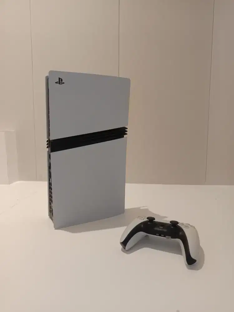 PS5 PRO 2tb include game like new