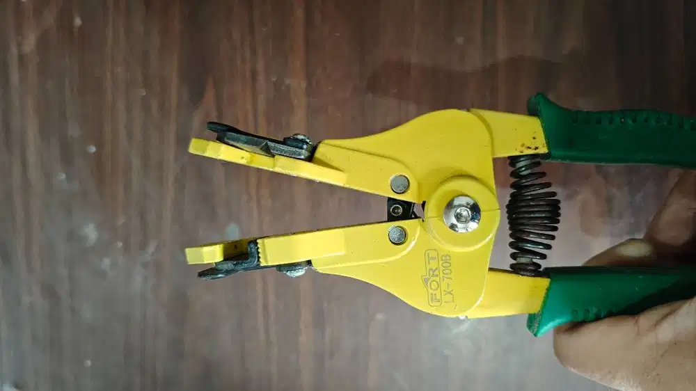 Tang Pengupas Kabel (Wire Stripper) Fort LX-700B
