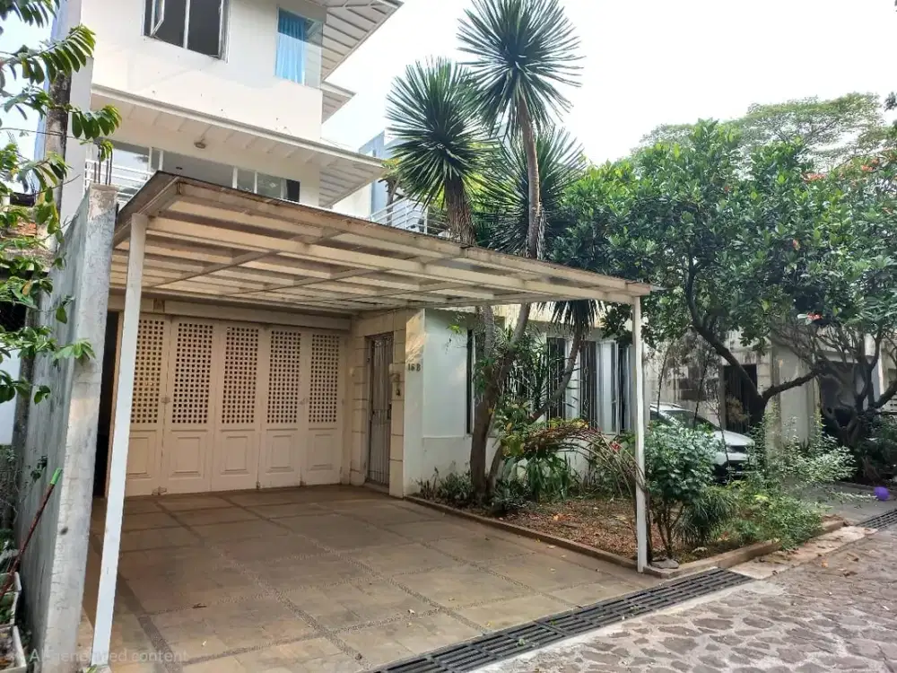 DEKAT MRT! RUMAH RIVER VALLEY 3 LANTAI + POOL