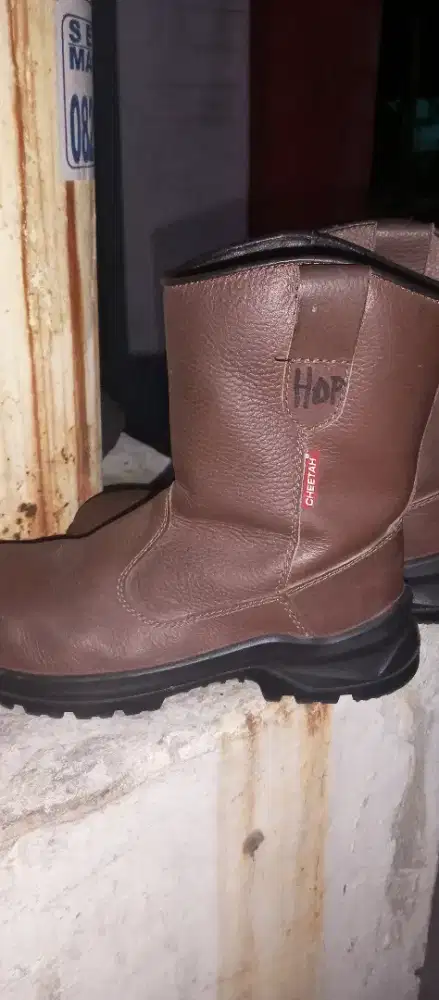 Sepatu safety tinggi ceetah