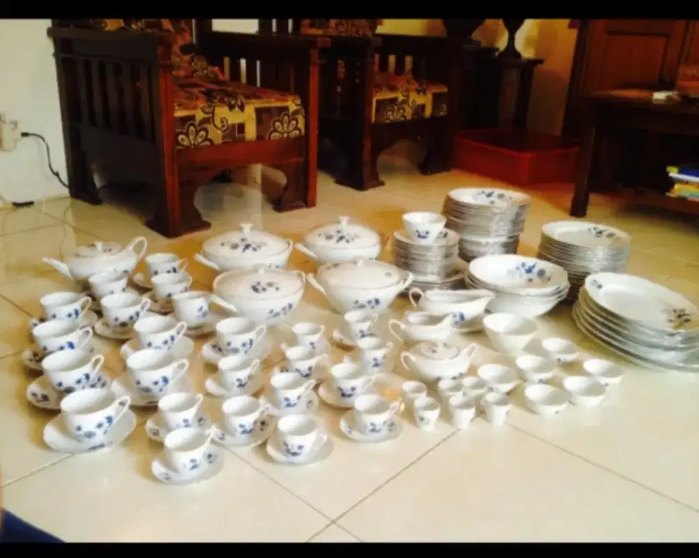 DINNER SET ANTIK