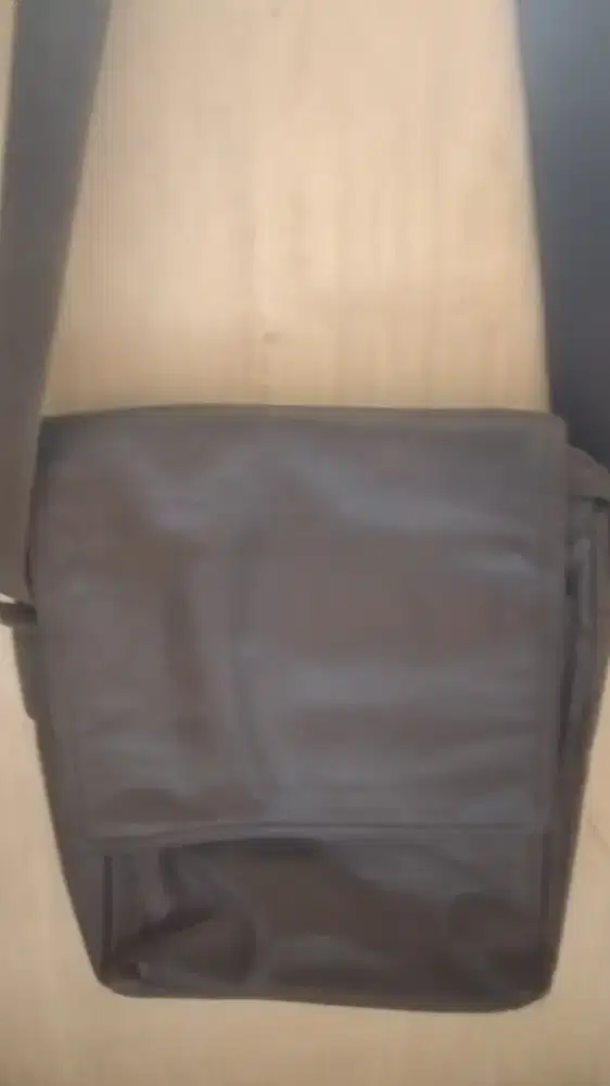 Tas kulit asli Salvatore Ferragamo