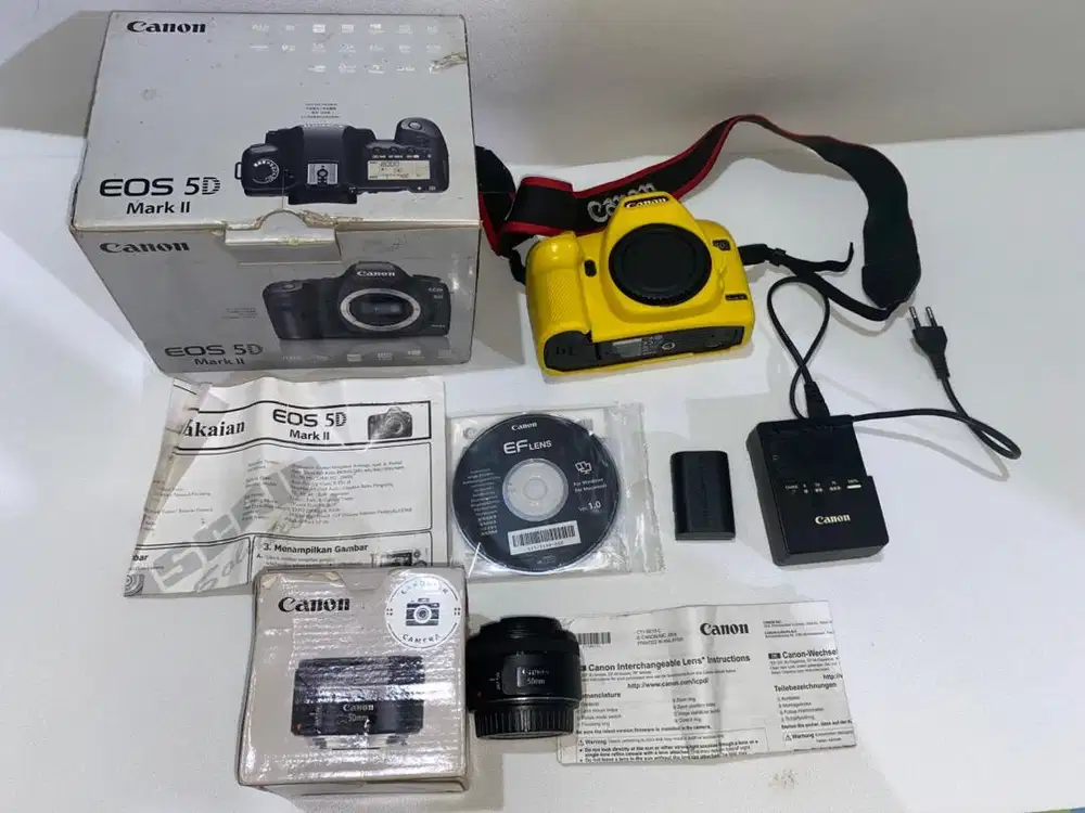 Kamera DSLR Full Frame Canon Eos 5D Mark II Lensa Canon 50 mm f