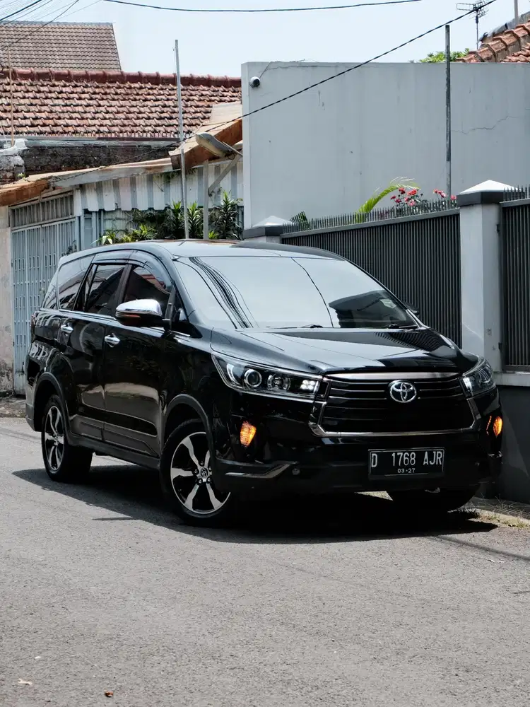 Toyota Kijang Innova Venturer 2.4 Matic Diesel 2022