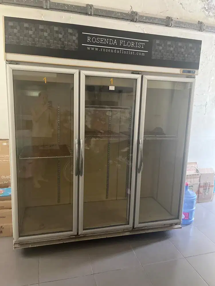 Showcase kulkas sansio 3 pintu dingin