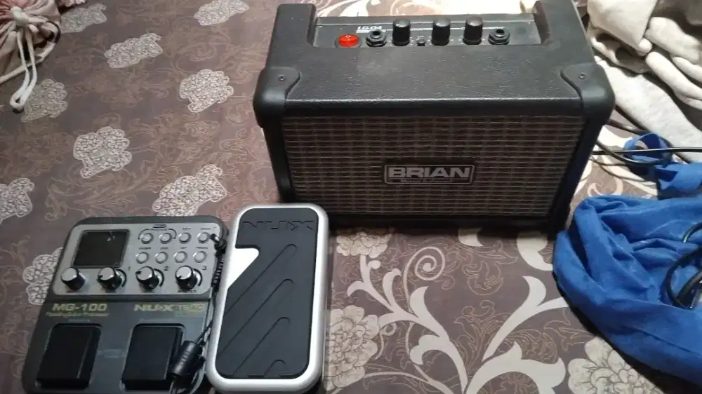 Jual gitar ampli efek kabel jack lengkap tinggal pakai kondisi mulus