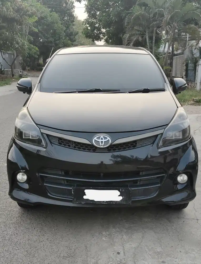 Toyota avanza veloz 1.5 automatic hitam tahun 2014