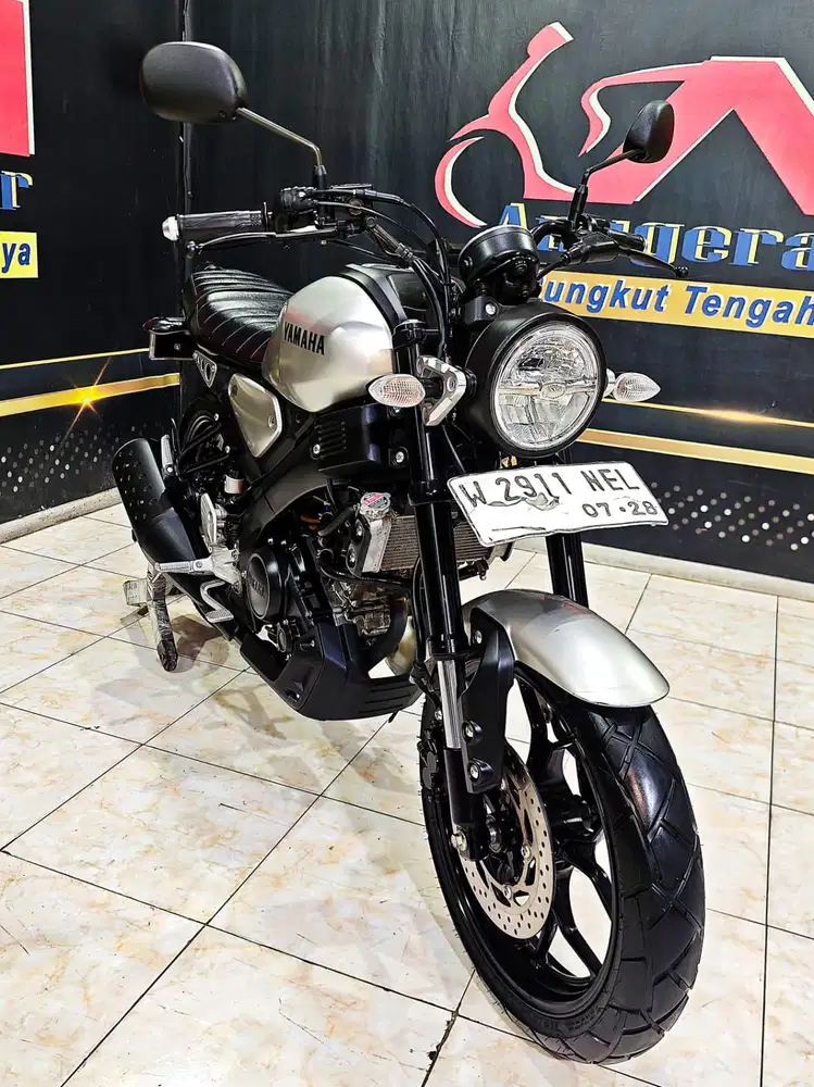 Yamaha XSR 155cc silver matte keren th 2023. Anugerah motor rungkut