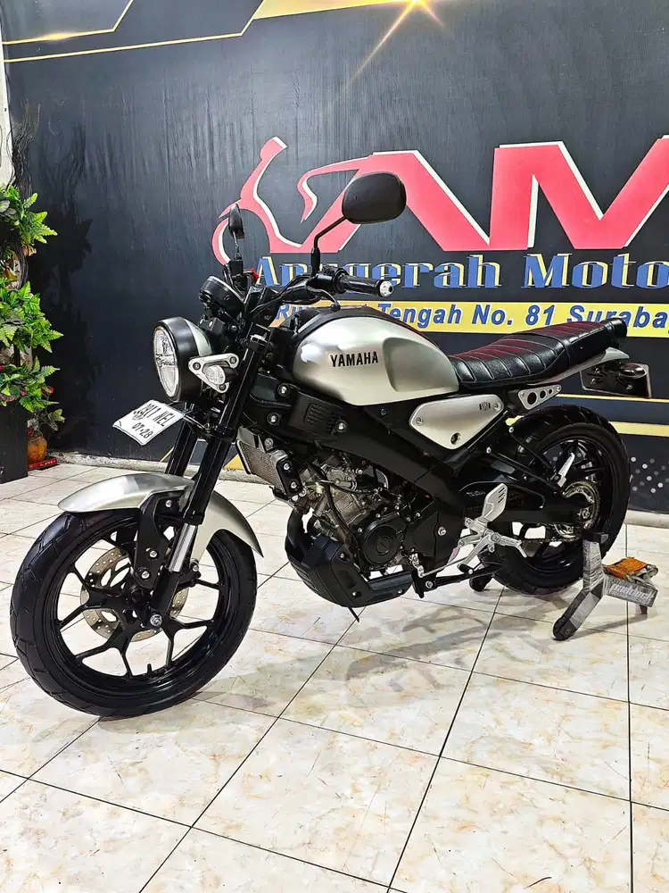 Yamaha XSR 155cc silver matte keren th 2023. Anugerah motor rungkut