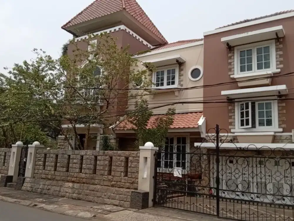 Rumah Hook Siap Huni Luas 320m di Citra Garden Jakarta Barat