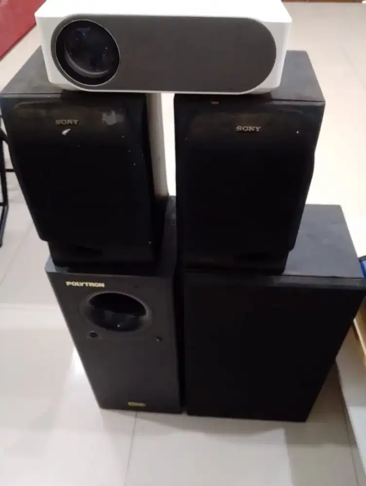 Dijual satu set perlengkapan proyektor