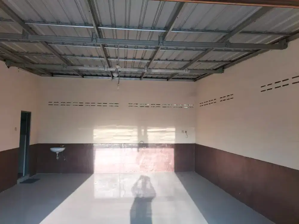Disewakan Ruko, lokasi sangat strategis, berada di Jl. Ring Road Barat