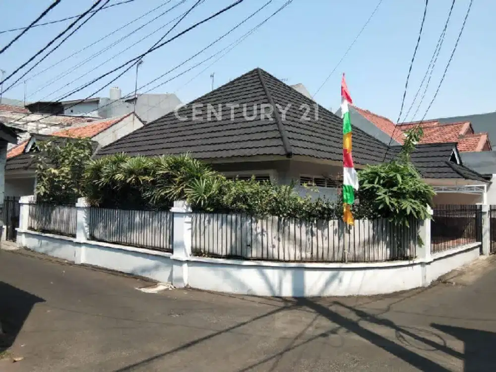 RUMAH TINGGAL HOOK NYAMAN  DAN AMAN TEBET, JAKARTA SELATAN S9839