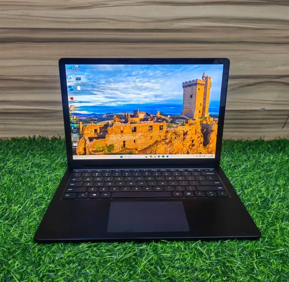 Surface Laptop 3 Core i5 Gen10 Ram 8GB Layar 14inch TS N-DC