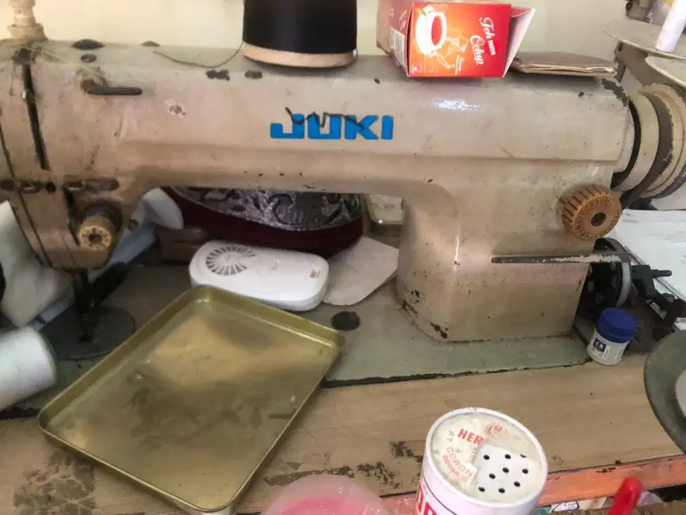 Mesin jahit Juki