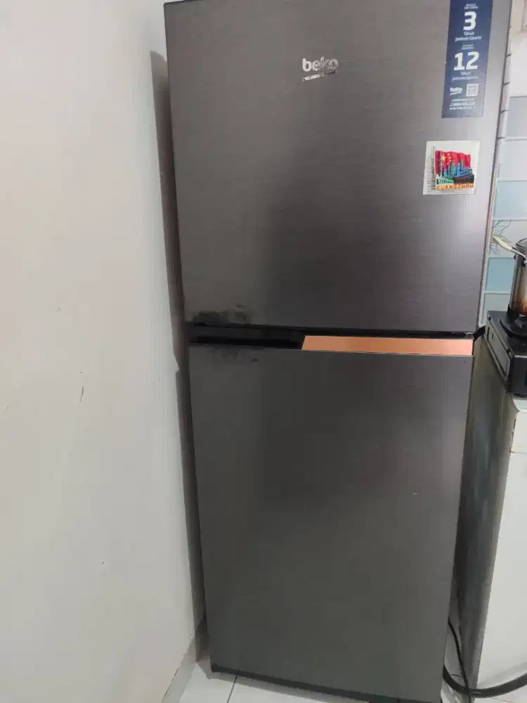 DIJUAL KULKAS 2 PINTU BEKO RDNT231I20HFK (230L) BELUM PERNAH SERVICE