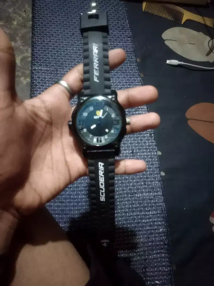 Jam tangan Ferrari