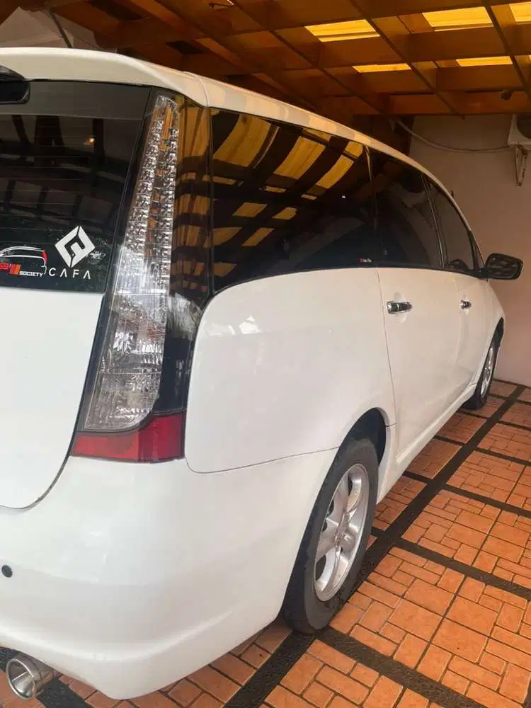 Mitsubishi Grandis 2005 Bensin