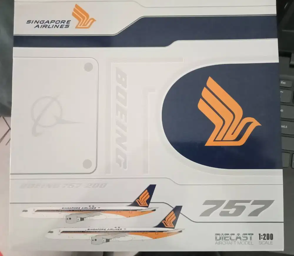 Jual diecast pesawat Boeing 757 Singapore Airlines scala 1/200