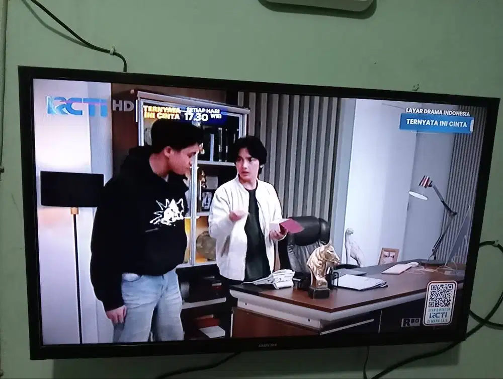 Di jual cepat tv LED digital Samsung 32 inc