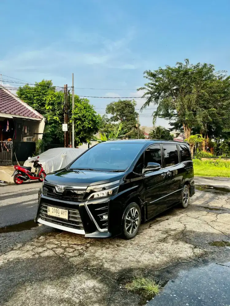 Toyota Voxy AT Hitam NIK 2018