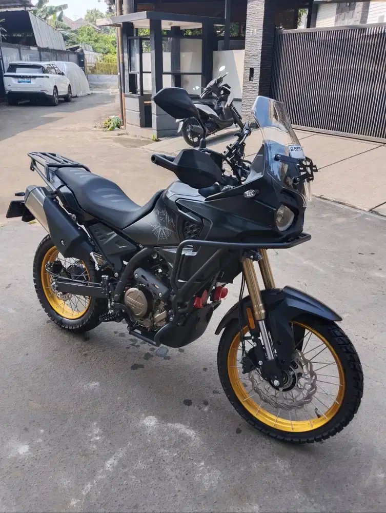 QJ Moto Tourino 250 DX-250CC